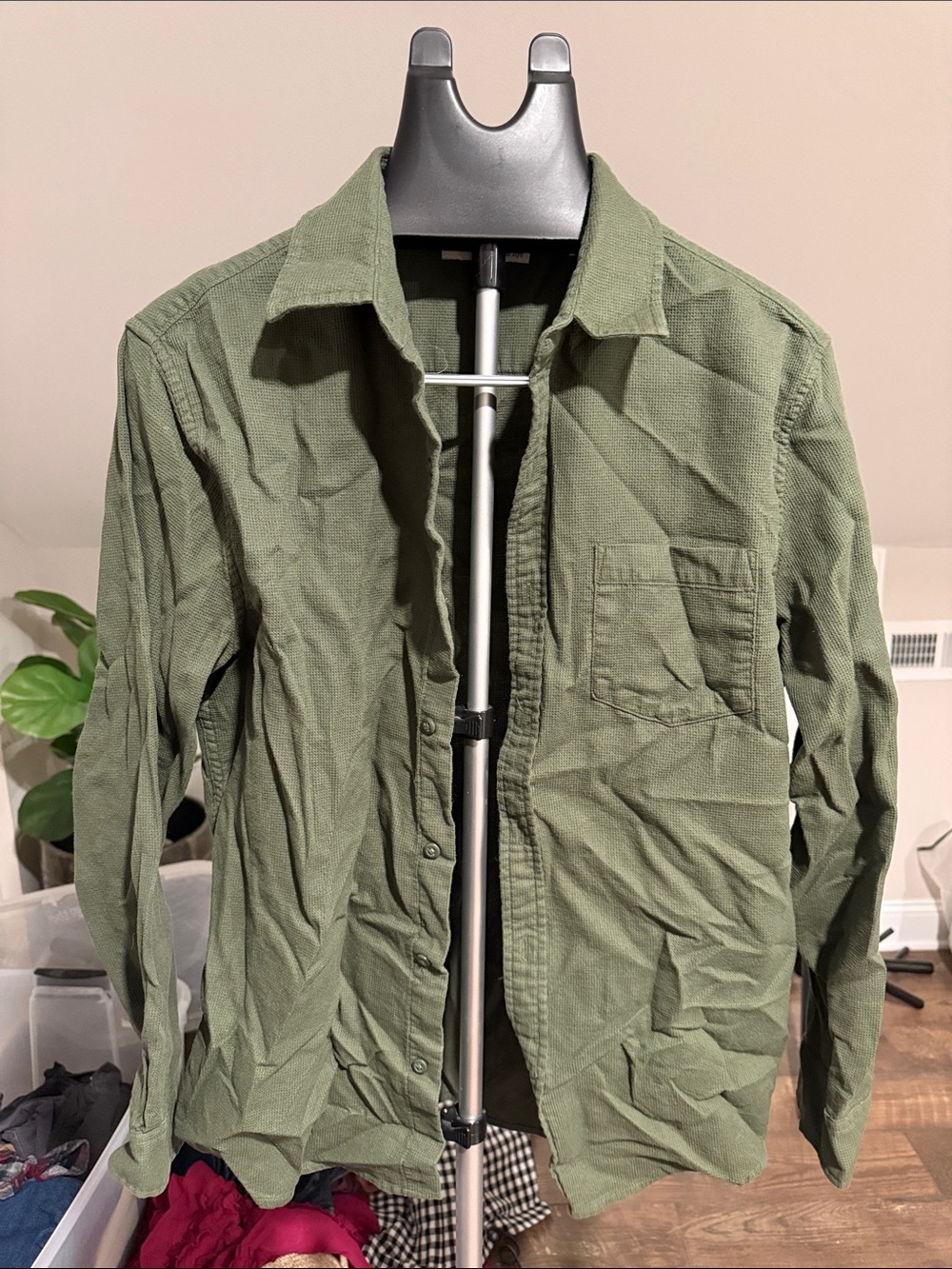 Casual Olive Green Men's Button-Down Shirt